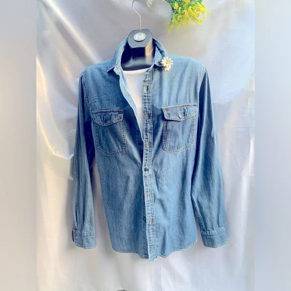 JCREW - premium CLASSIC Denim
Button-Up Shirt - Picture 13 of 13